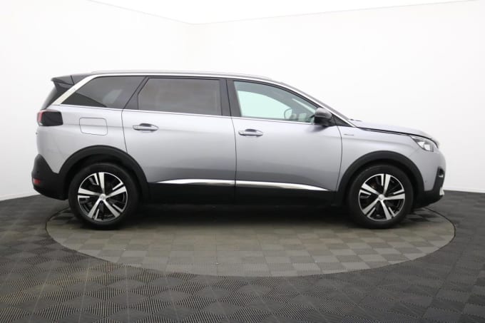2025 Peugeot 5008