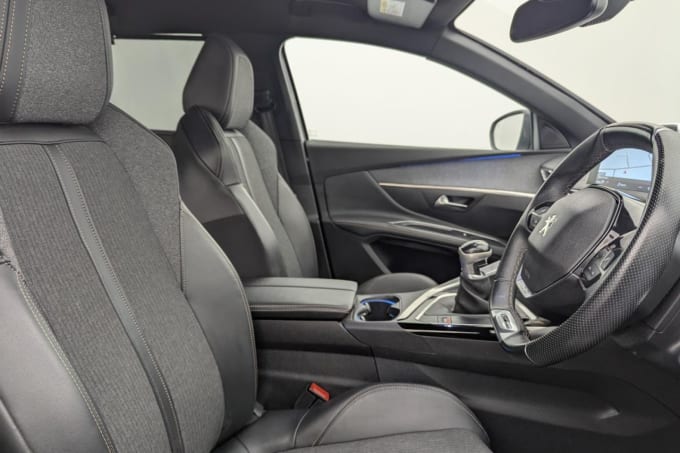 2025 Peugeot 5008