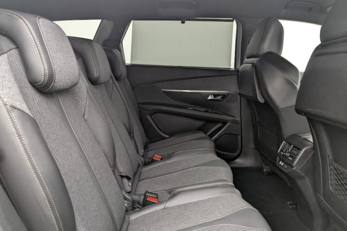 2025 Peugeot 5008