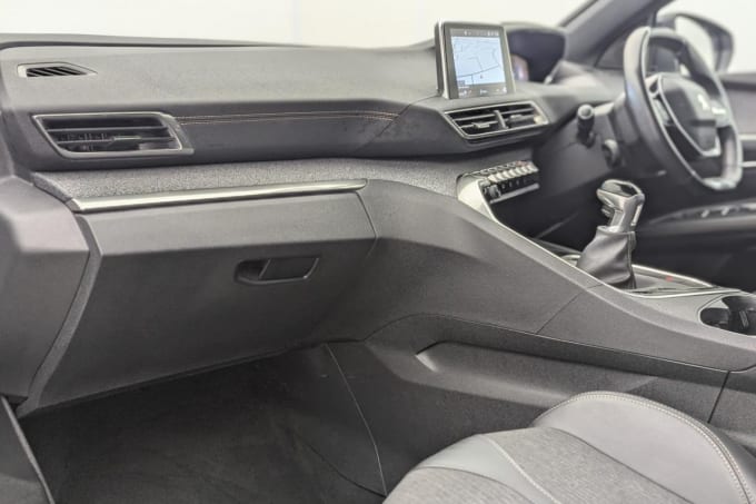 2025 Peugeot 5008