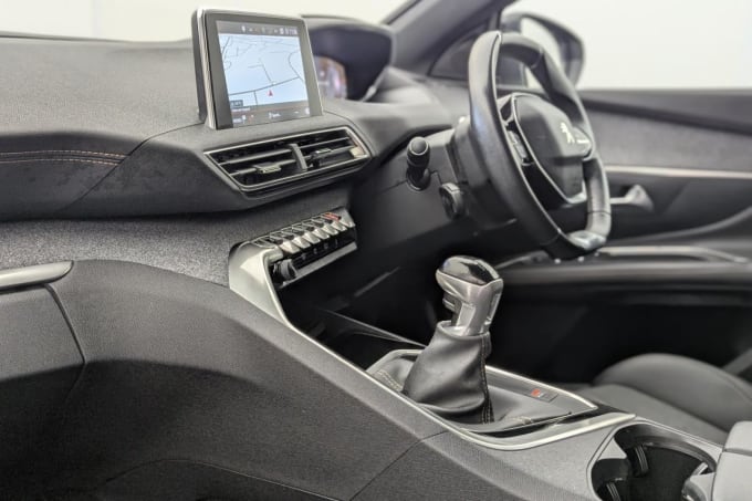 2025 Peugeot 5008
