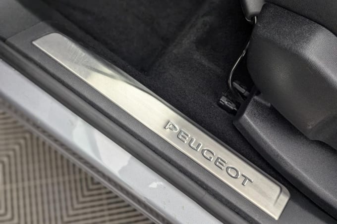 2025 Peugeot 5008