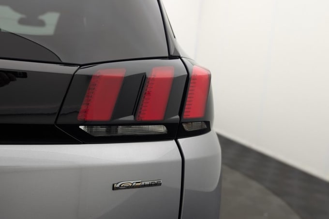 2025 Peugeot 5008