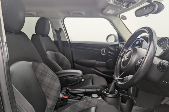 2025 Mini Hatch