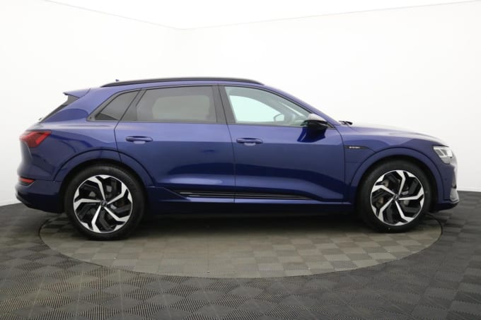 2025 Audi E-tron