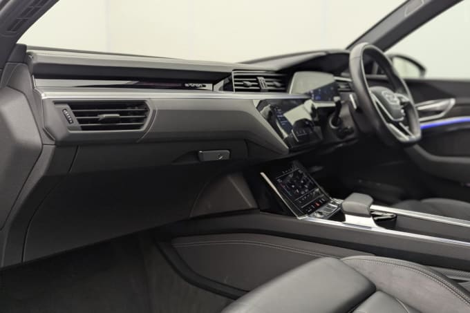2025 Audi E-tron