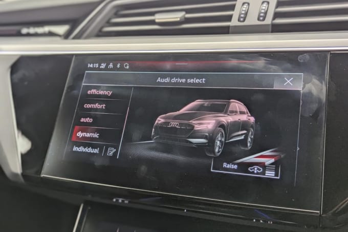 2025 Audi E-tron