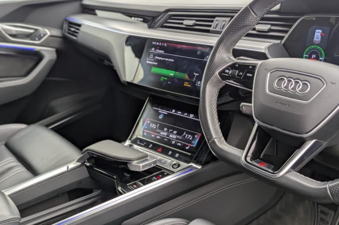 2025 Audi E-tron
