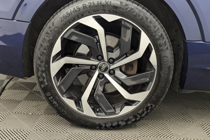 2025 Audi E-tron