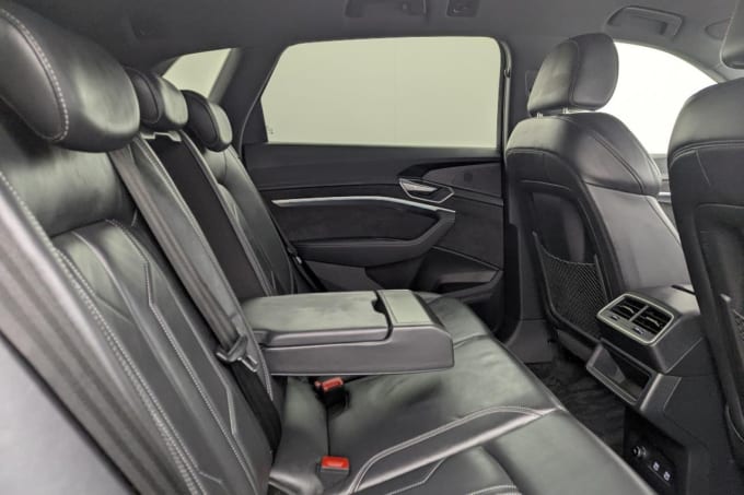 2025 Audi E-tron