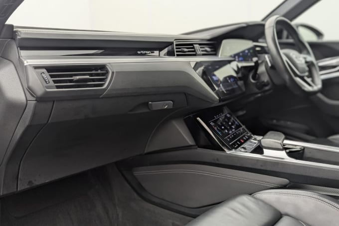 2025 Audi E-tron