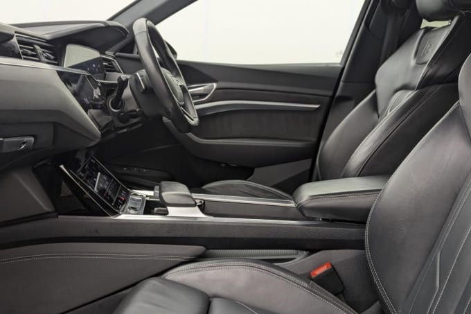 2025 Audi E-tron