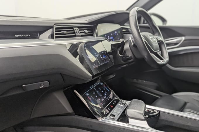 2025 Audi E-tron