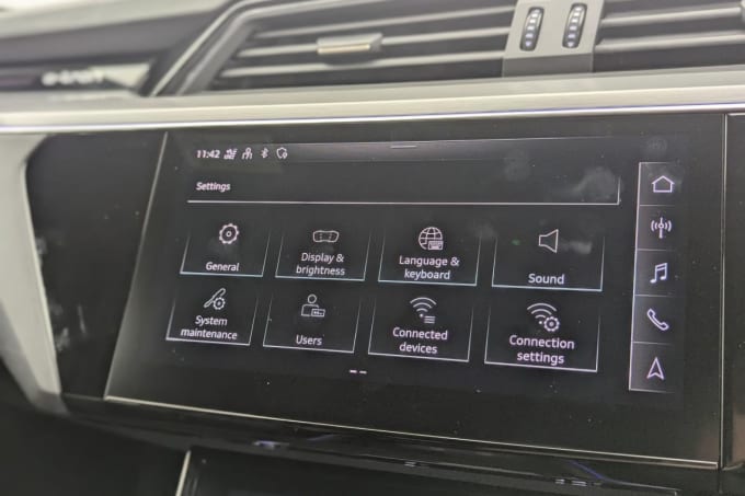 2025 Audi E-tron