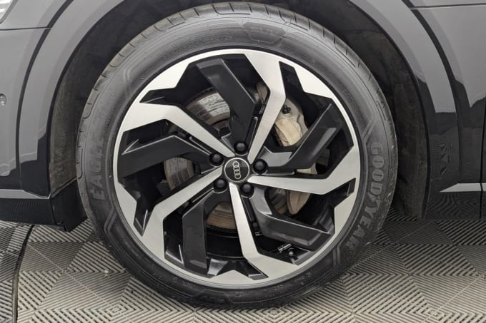 2025 Audi E-tron