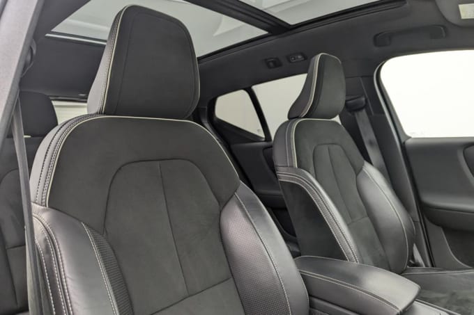 2025 Volvo Xc40