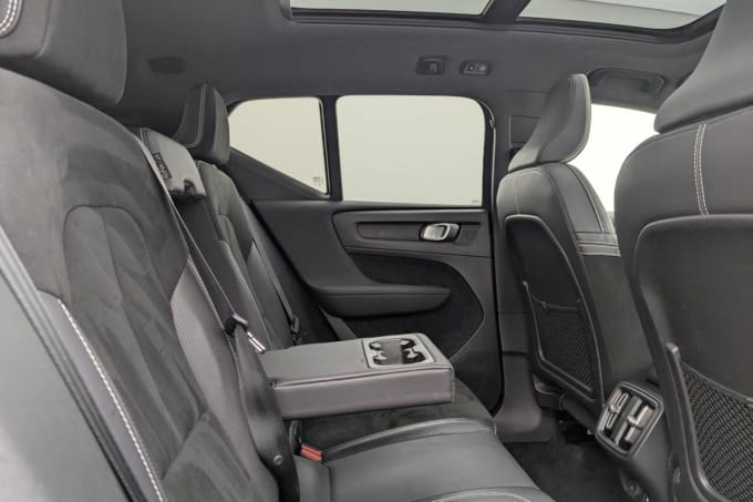 2025 Volvo Xc40