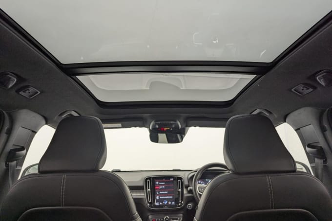 2025 Volvo Xc40