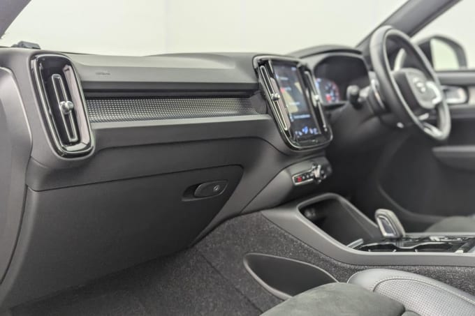2025 Volvo Xc40