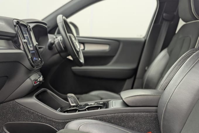 2025 Volvo Xc40