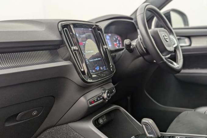 2025 Volvo Xc40