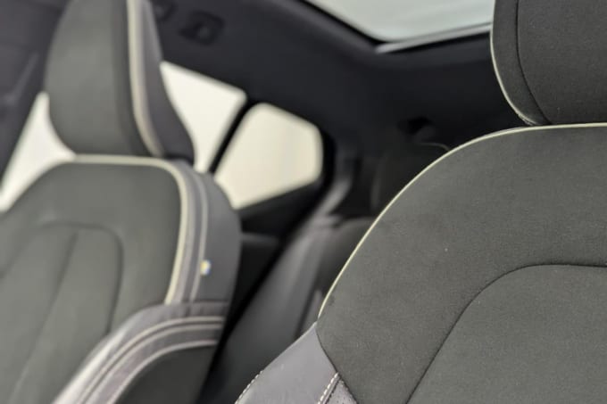 2025 Volvo Xc40