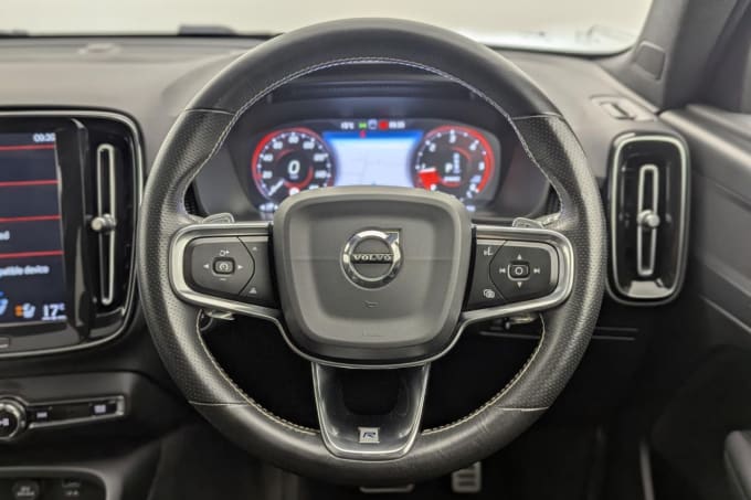 2025 Volvo Xc40