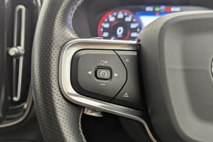 2025 Volvo Xc40