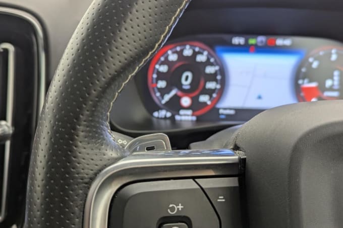 2025 Volvo Xc40