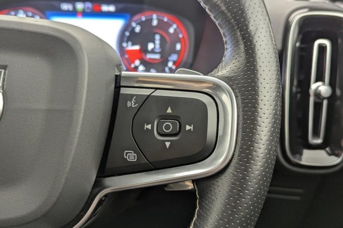 2025 Volvo Xc40