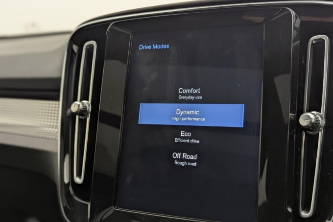2025 Volvo Xc40