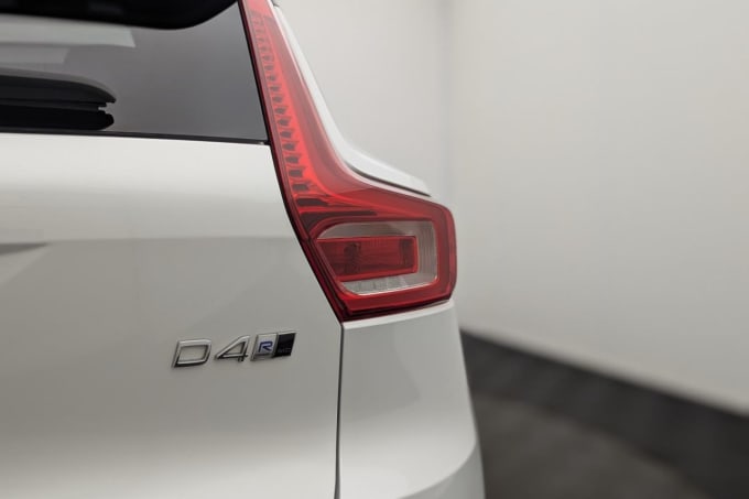 2025 Volvo Xc40