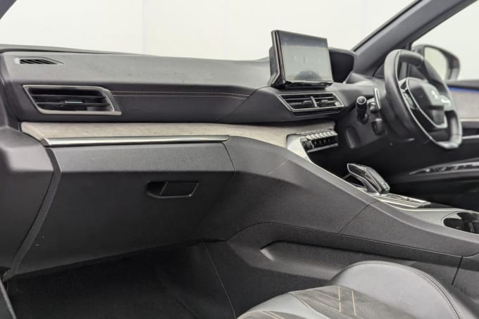 2025 Peugeot 5008