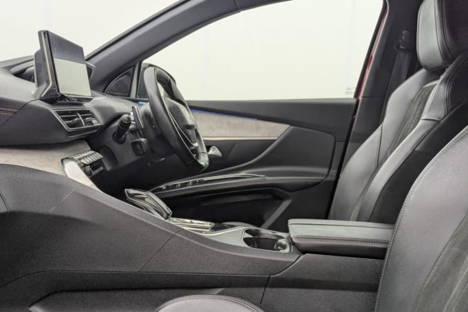 2025 Peugeot 5008