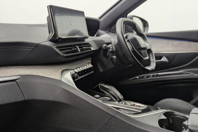 2025 Peugeot 5008