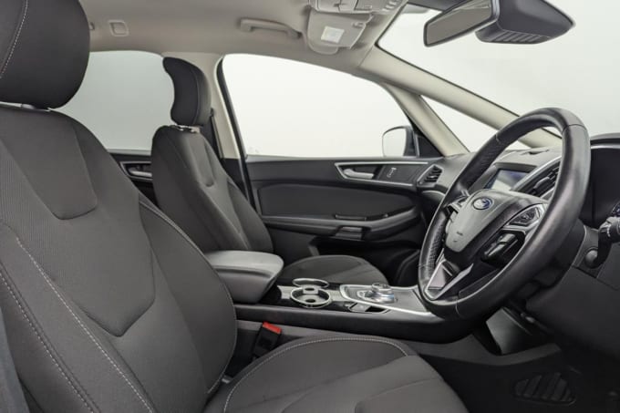 2025 Ford S-max