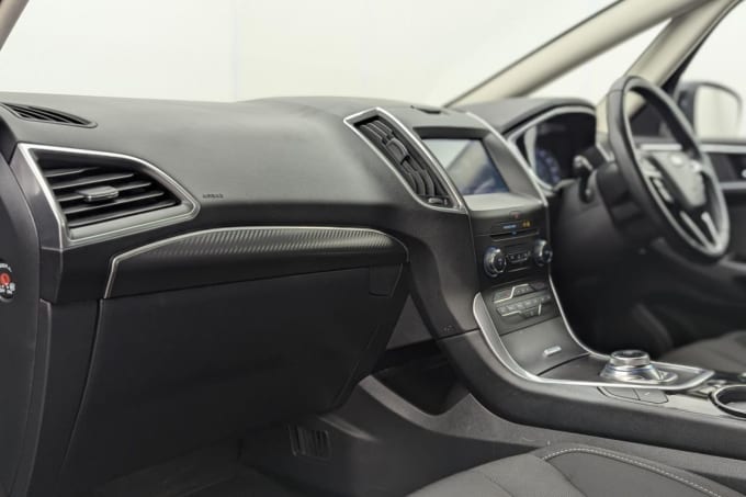 2025 Ford S-max