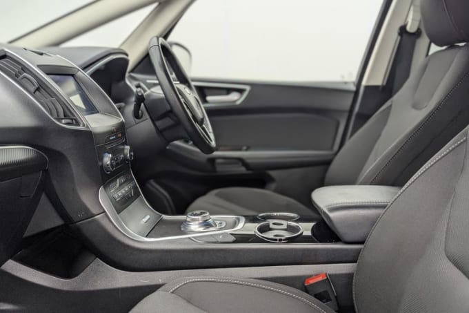 2025 Ford S-max