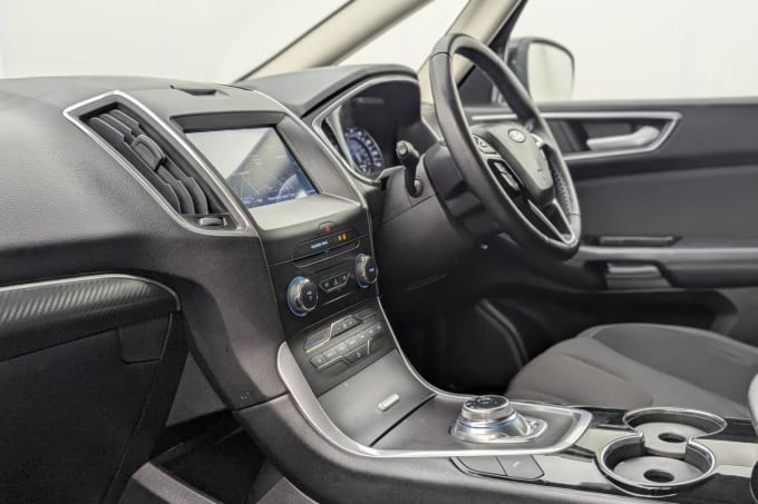 2025 Ford S-max
