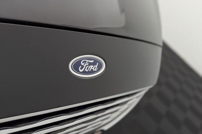 2025 Ford S-max
