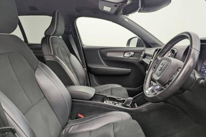 2025 Volvo Xc40