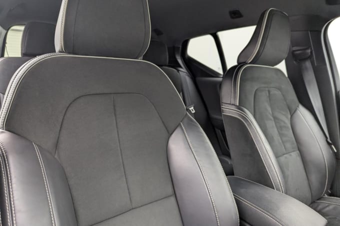 2025 Volvo Xc40