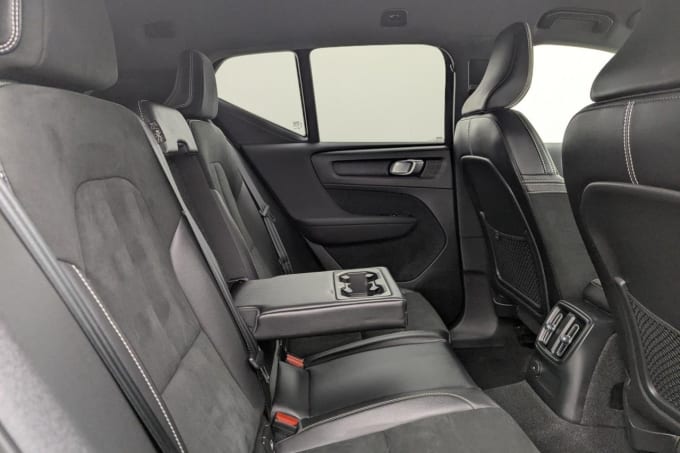 2025 Volvo Xc40