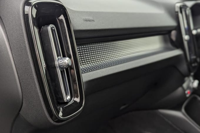 2025 Volvo Xc40