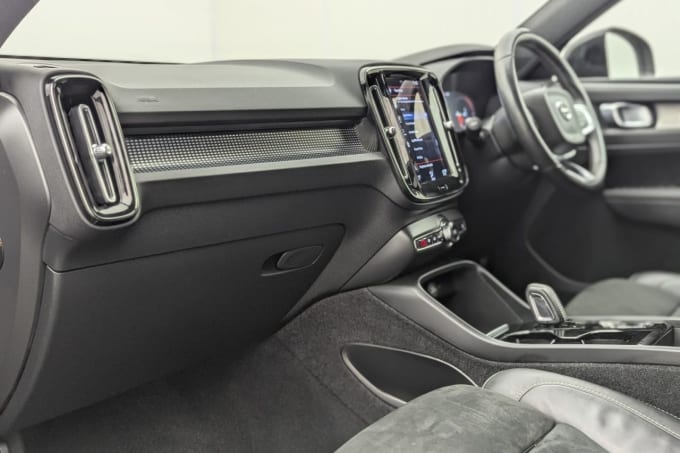 2025 Volvo Xc40