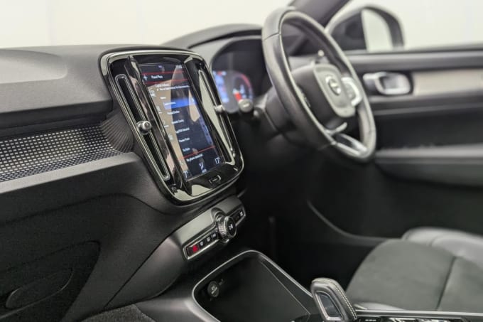 2025 Volvo Xc40
