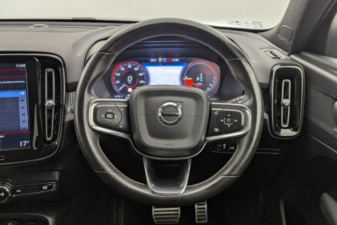 2025 Volvo Xc40