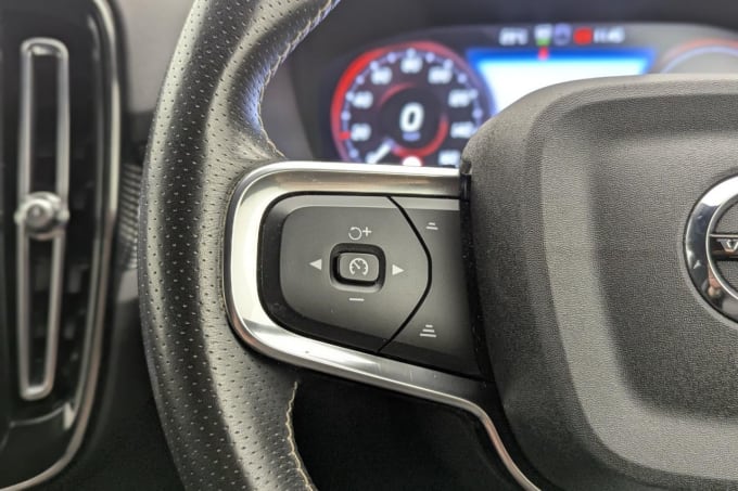 2025 Volvo Xc40
