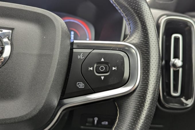 2025 Volvo Xc40