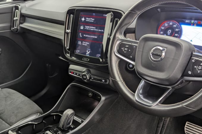 2025 Volvo Xc40